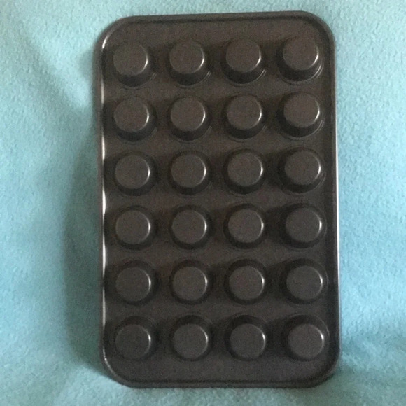 Mini muffins or cupcake bakeware teflon coated thick rolled edges makes 24 - Picture 6 of 9